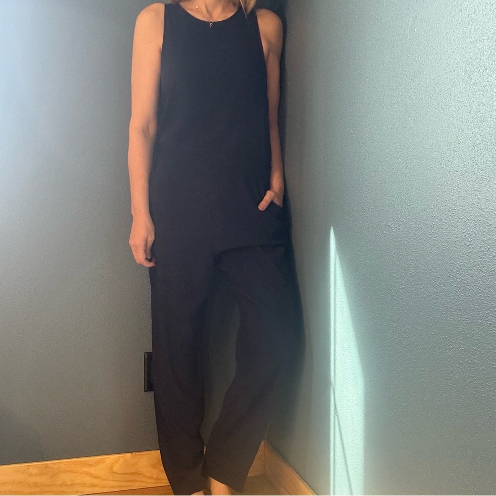 Babaton Navy Blue Tailored Sleeveless Jumpsuit size 8